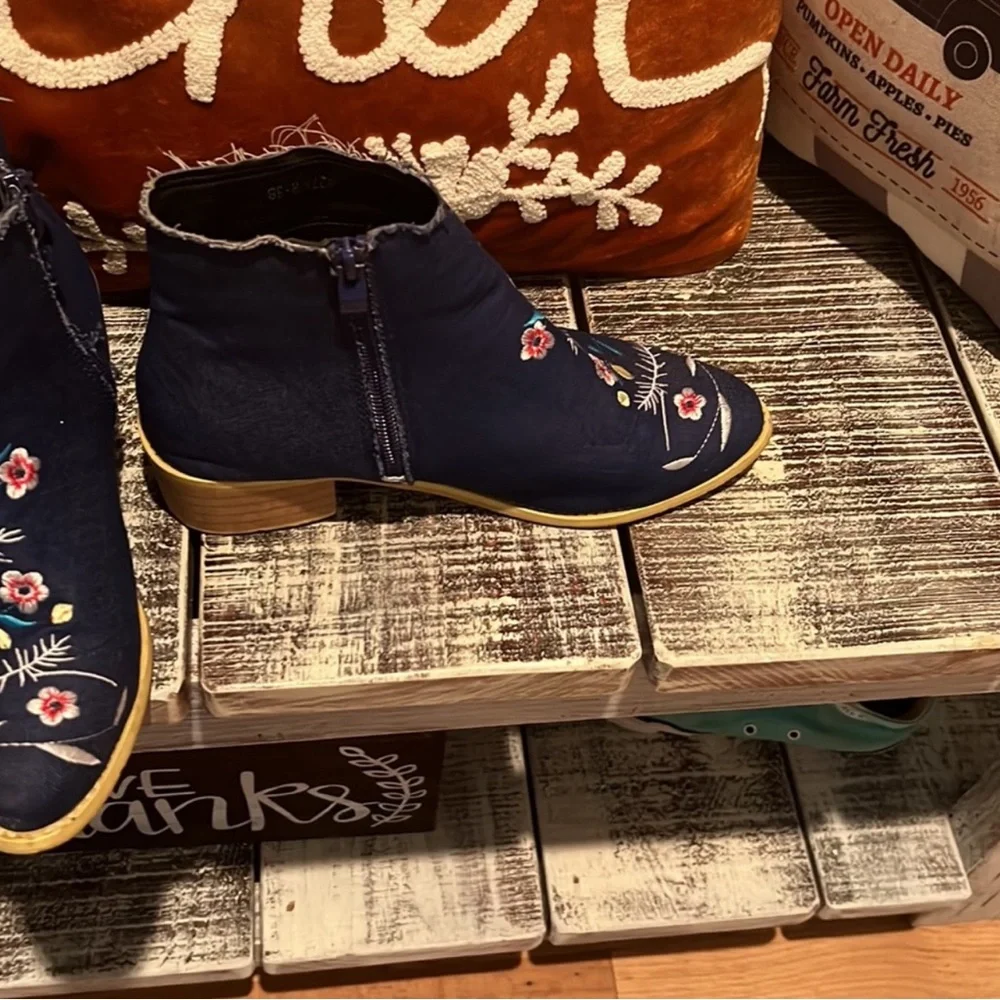 No Name Brand Ankle Boots